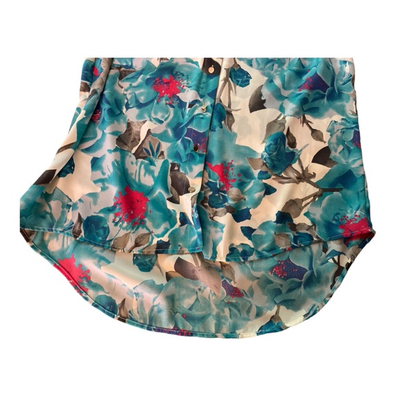 HALOGEN, Nordstrom label, sleeveless top, multicolored florals, full button . - Picture 10 of 11
